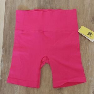 NWT All in Motion Women's High Rise Seamless Core Shorts pink Size M